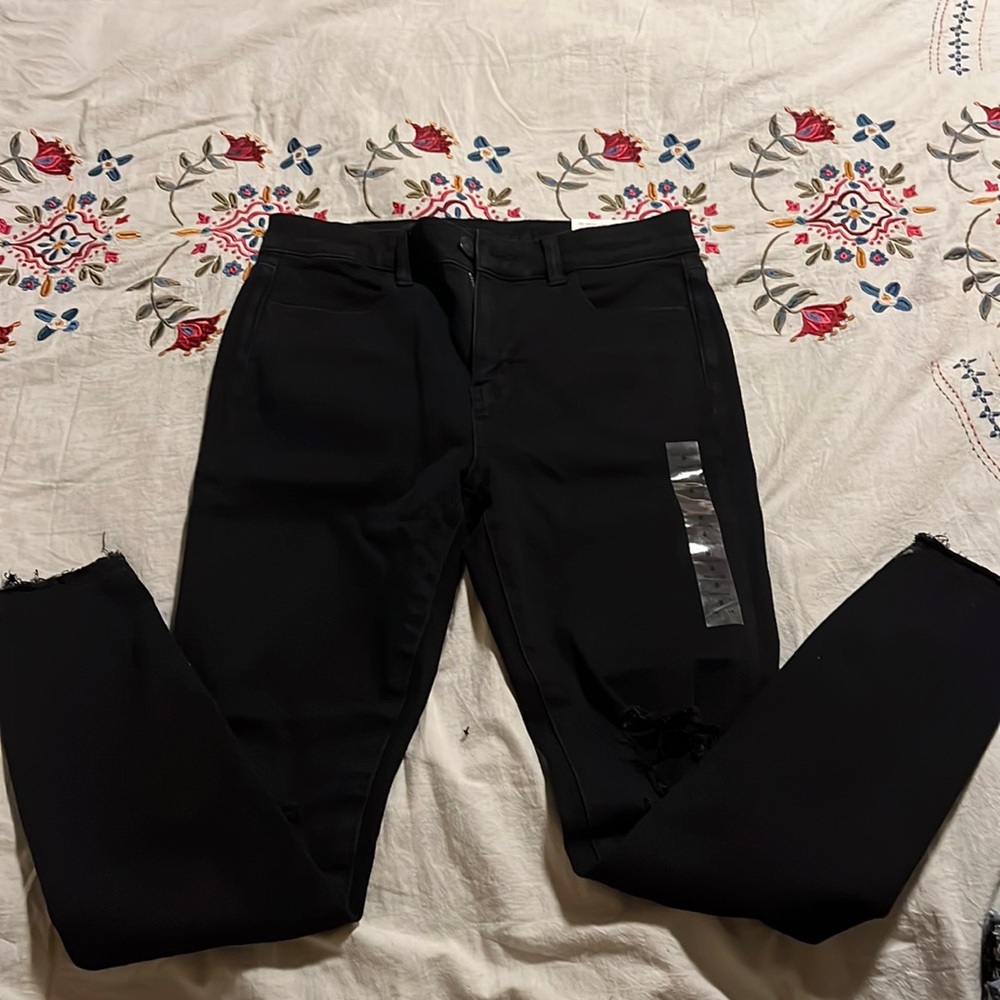 The Dream Jean by AE. Size 8. High rise jegging. BNWT. Jet black. Distressed.